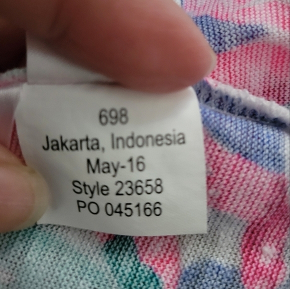 Lilly pulitzer Hartwell Boxy LINEN V- neck top. - Picture 10 of 11